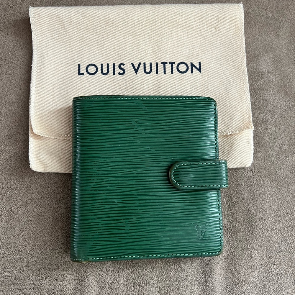 Louis Vuitton Epi Leather Emerald Green Wallet 🌟 Excellent Condition